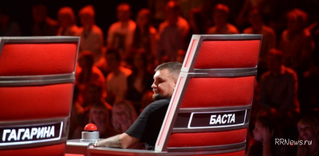 «Теперь ты в Голосе»: Баста зачитал трек вместе с другими наставниками проекта