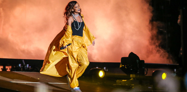 Rihanna дала часовой концерт в Рио (видео)