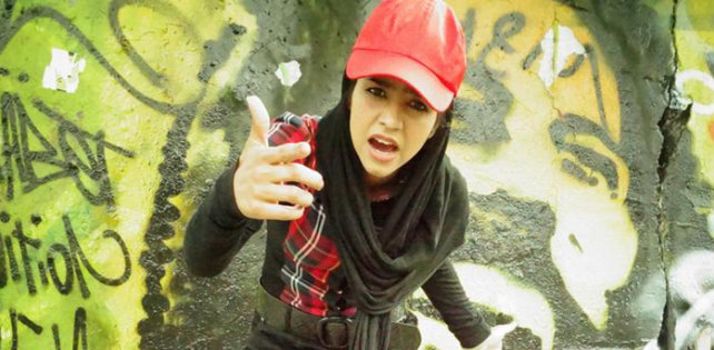 ​Афганская девушка избежала принудительного брака и стала рэп-певицей