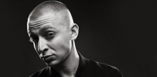 Oxxxymiron говорит с самим собой из прошлого в новом материале «Афиши»