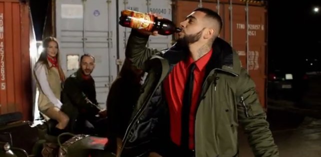 ​Тимати случайно сломал поклоннице нос бутылкой «Вятского кваса»