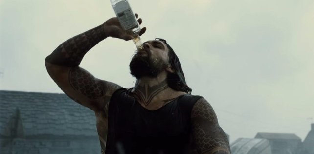 Трейлеры дня: Бэтмен собирает «Лигу Справедливости» и «Король Артур» Гая Ричи 