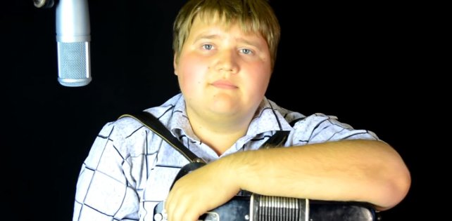 ​«Взорвавший Instagram» волгоградский баянист сыграл кавер на «Патимейкера»