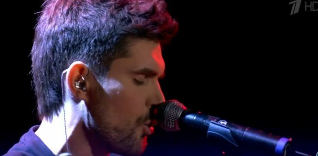 Noize MC с треком «Питерские крыши» выступил на шоу «Вечерний Ургант»