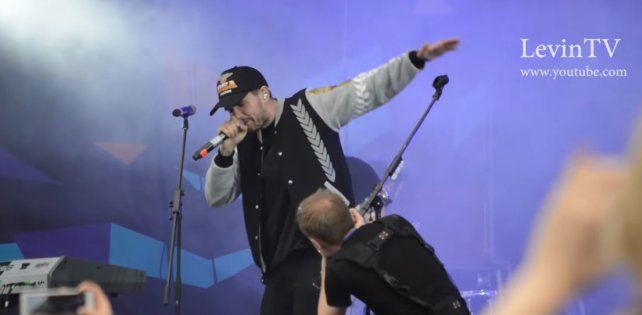 Посмотрите, как Noize MC исполняет вживую новую песню «Марафон» 