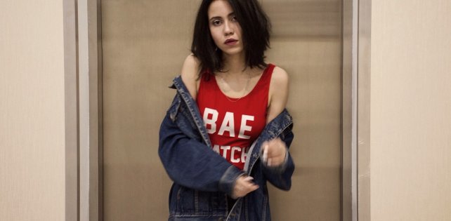 И снова женский рэп: Эмелевская выпустила альбом «Кипяток»