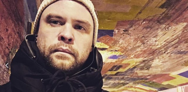 «Все там будем, и Медведев, и Путин»: QП выпустил сольную песню 