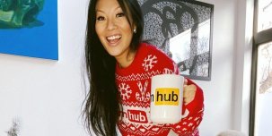 ​Праздник к нам приходит: Pornhub выпустил рождественский альбом с рэперами и одной порнозвездой