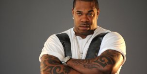 Busta Rhymes на церемонии MTV VMA 2005 получил «Rock the Bells Visionary Award» из рук LL Cool J.