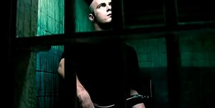 Басист Limp Bizkit Сэм Риверс умер в возрасте 48 лет. Группа подтвердила новость в соцсетях.