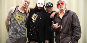 Limp Bizkit призвали дух басиста Сэма Риверса во время исполнения «Break Stuff» на концерте в Мексике.