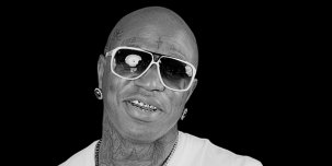 Birdman набил на лбу рекламу