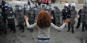 Rihanna, Vic Mensa и Freddie Gibbs поддержали протесты в Балтиморе