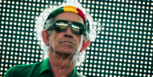 «Я даже дам им соломинку»: Кит Ричардс разрешил своим дочерям занюхать его прах