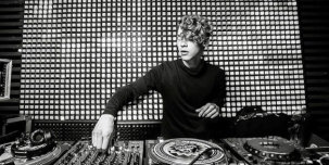 Трэп-продюсер Sophie выпустил пластинку с пластмассовым членом в подарок