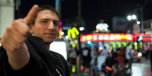 Флоу дня: 17-летний пацан рвет конкурентов в воображаемом рэп-конкурсе