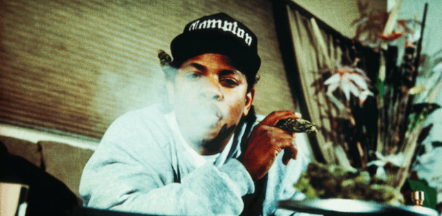 «Он был настоящим»: рэп-комьюнити вспоминает жизнь Eazy-E. Он умер 25 лет назад