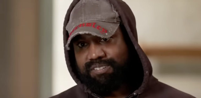 Kanye West снова радикально рекламировал марку Yeezy на Супербоуле.