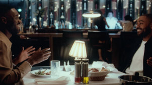 Представители двух поколений британского рэпа Dave и Kano за одним столом в клипе «Chapter 16».