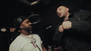 Под наблюдением вертолета OT The Real спешит на встречу с T.F и Benny the Butcher в клипе «Life Plus Life».