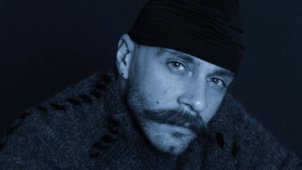 Зимняя готика и колумбарий в новом видео ДЯДЯ ГРОМЪ и mthfckn'bnd «Преферанс».