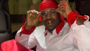 Закулисье Art Basel в Майами в клипе FERG «Rock My World Freestyle» под сэмпл Майкла Джексона.