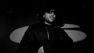 Элегантный монохром и братья по оружию в новом клипе BATO «Gallardo».