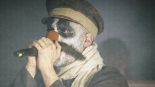 «Маски-шоу» от Хаски на сцене «Фестик Зима». «ДК Кристалл» в Москве принял «Партизана».