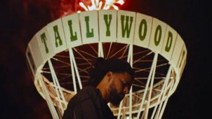 Под самолетами и грозовыми облаками J. Cole появляется в клипе «Two Six» на трек с нового альбома.
