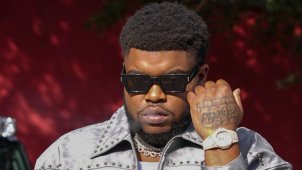 Клип BossMan Dlow «Act Like Money», где ценности джентльмена с Юга показаны за две минуты.